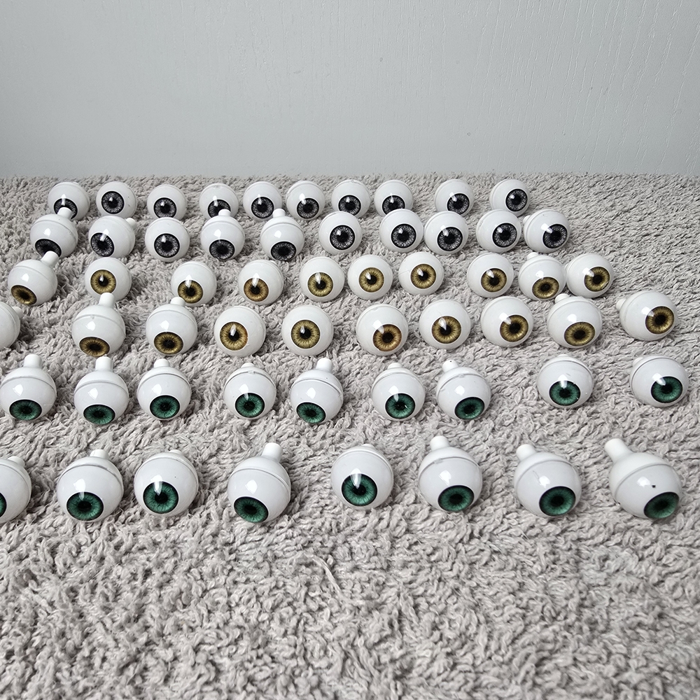 VINTAGE Tallina's Eyes Eyes Eyes 80 Pieces 18mm 16mm Acrylic Eyeballs #K76